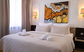 Hotel Attache